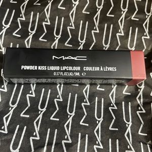 MAC powder kiss lipcolour 997 over the taupe